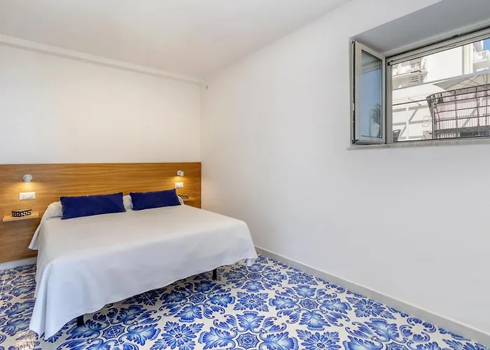 Vie Do Mar - Marina Grande- *